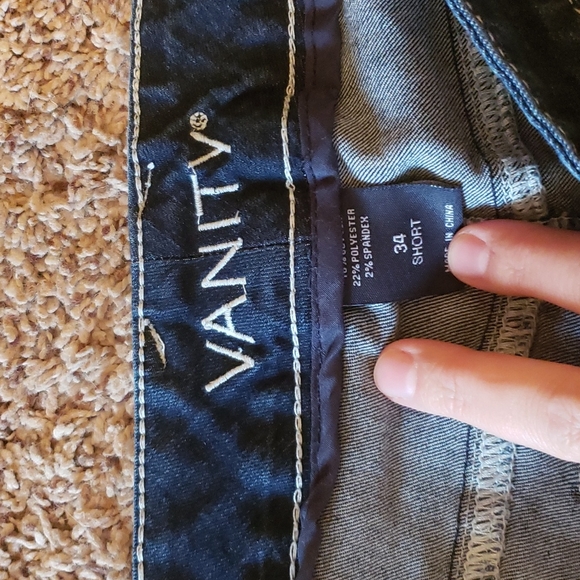 EUC Vanity Jeans Size 34 Short - Picture 2 of 3